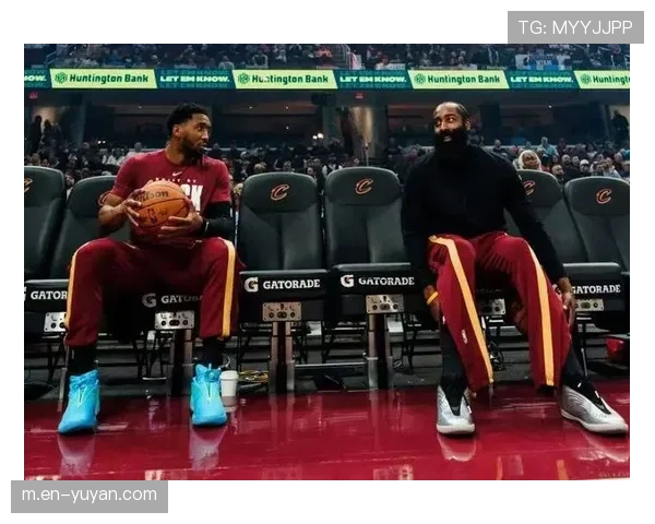 骑士后场换防高度明显提升 哈登低位防守解放莫布利